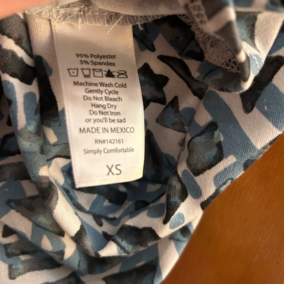 2/$15 bundle- LulaRoe Melissa flowy Top XS Aztec print - Picture 2 of 4